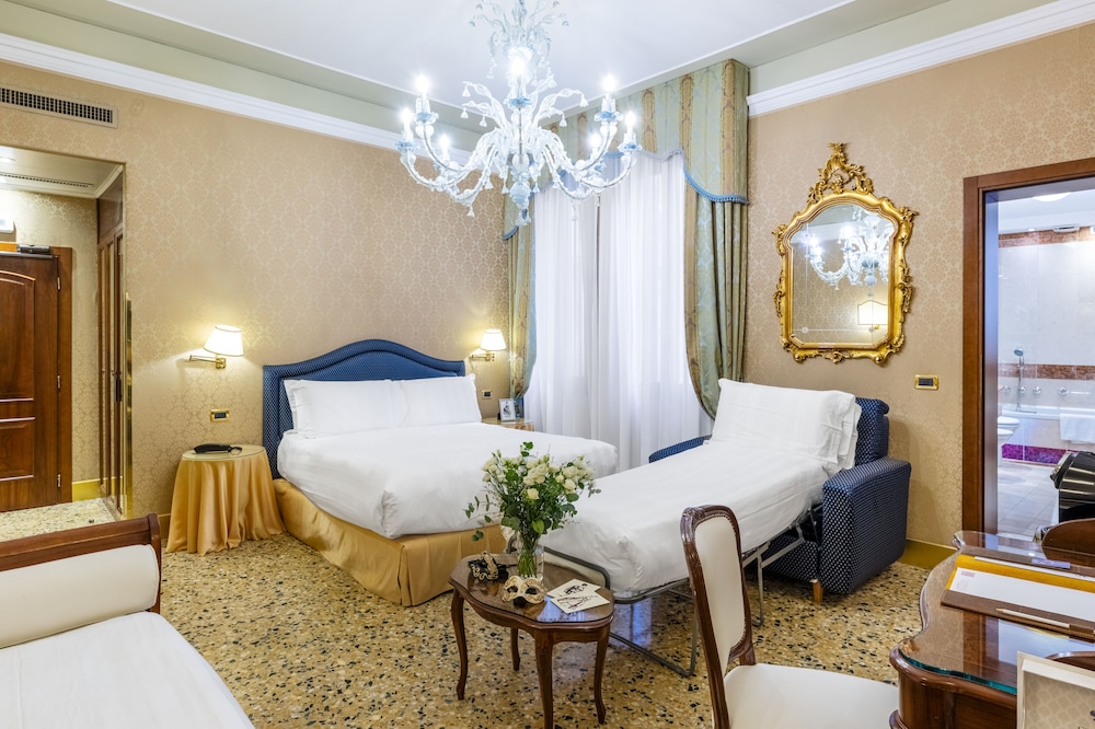 Colombina Hotel — Hotel rooms in Venice, Veneto