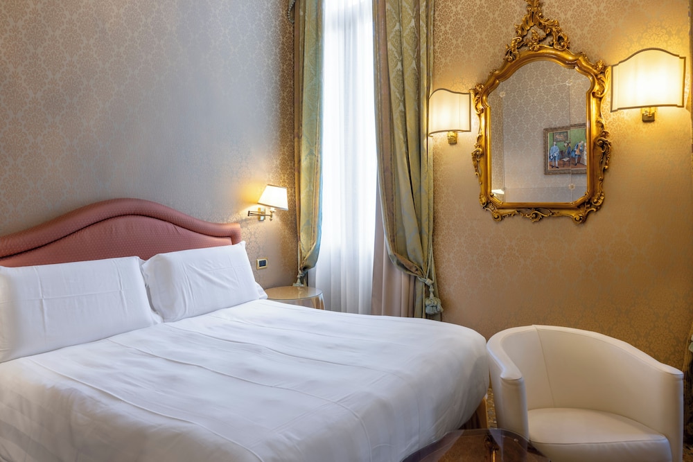 Colombina Hotel — Hotel rooms in Venice, Veneto