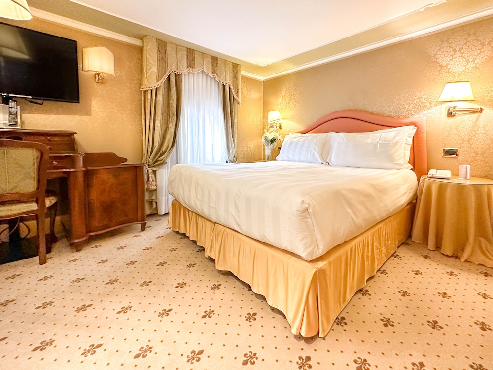 Colombina Hotel — Hotel rooms in Venice, Veneto