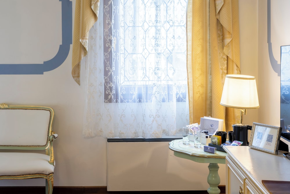 Colombina Hotel — Hotel rooms in Venice, Veneto