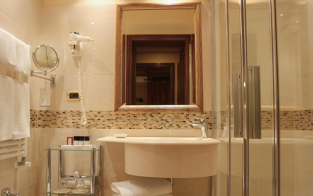 Colombina Hotel — Hotel rooms in Venice, Veneto