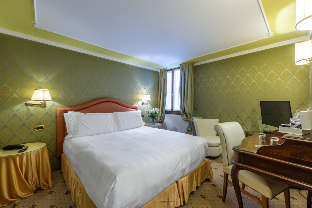 Colombina Hotel — Hotel rooms in Venice, Veneto