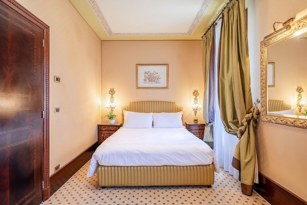 Colombina Hotel — Hotel rooms in Venice, Veneto