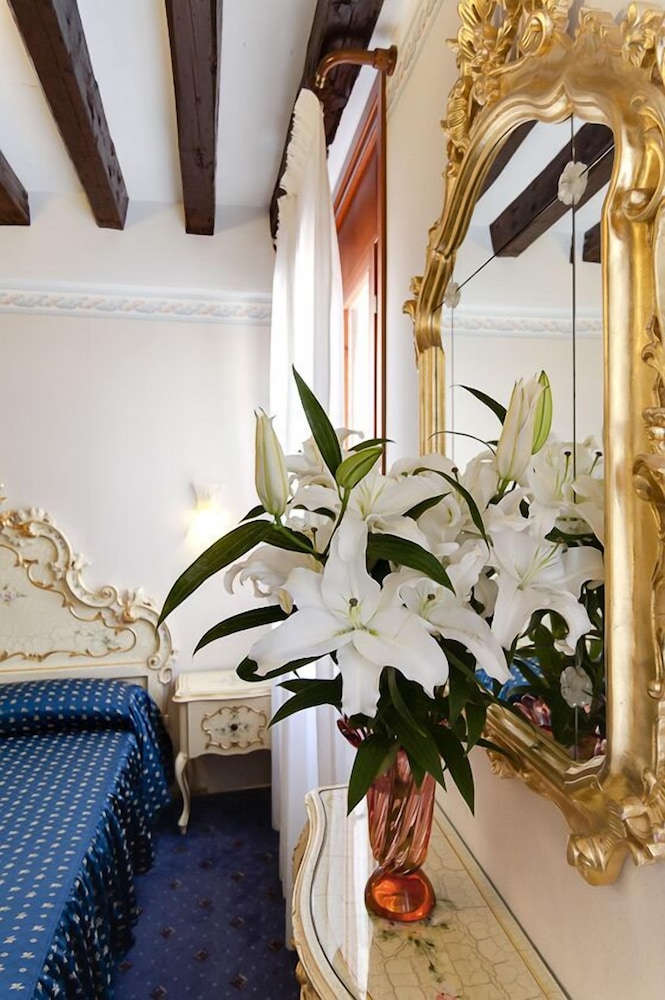 Hotel Diana — Hotel rooms in Venice, Veneto