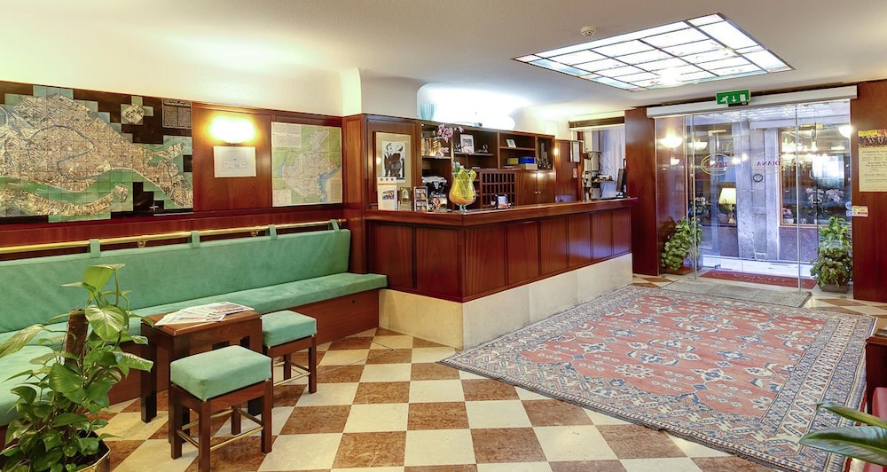 Hotel Diana — Hotel building in Venice, Veneto