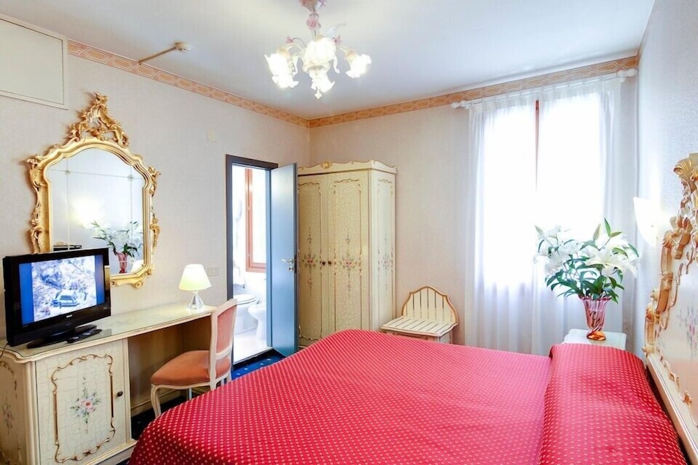 Hotel Diana — Hotel rooms in Venice, Veneto
