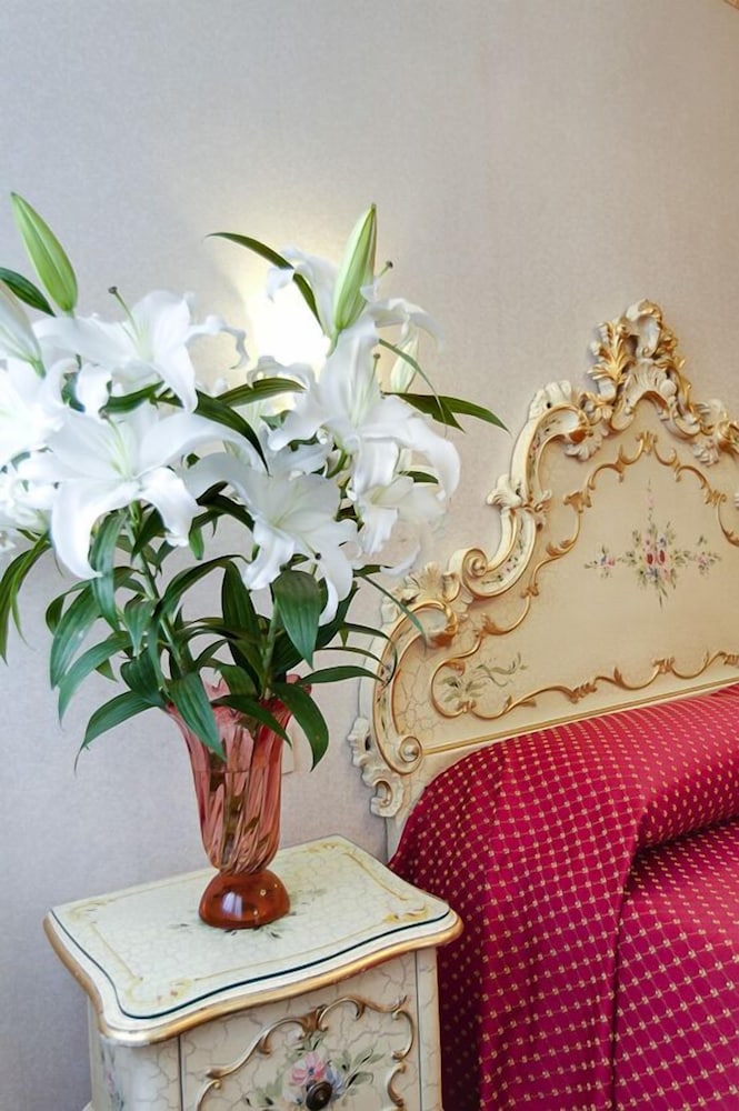 Hotel Diana — Hotel rooms in Venice, Veneto