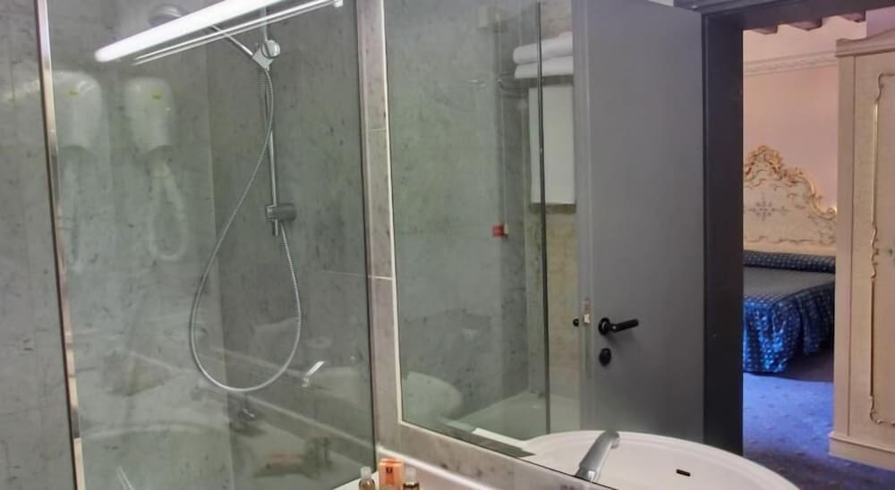 Hotel Diana — Hotel rooms in Venice, Veneto