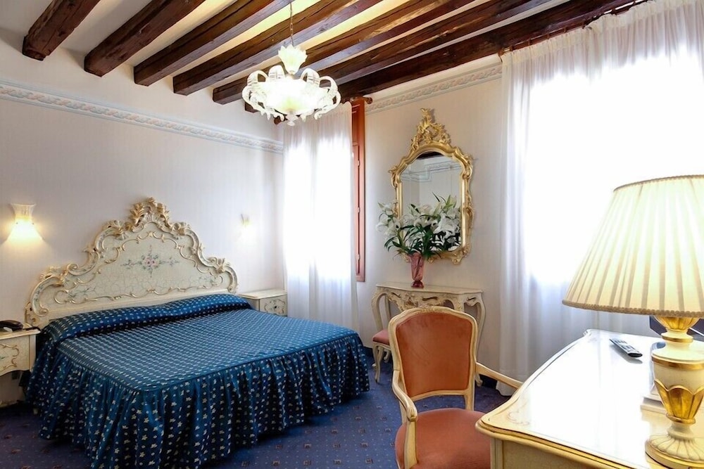 Hotel Diana — Hotel rooms in Venice, Veneto