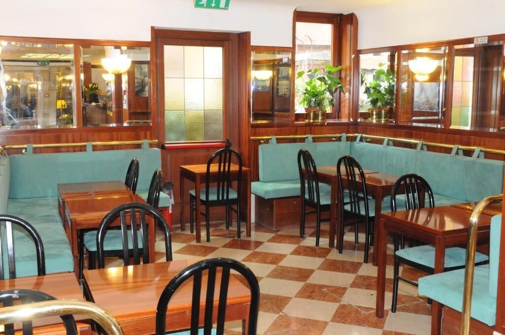 Hotel Diana — Restaurant & bars in Venice, Veneto