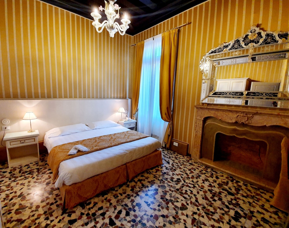 Corte dei Greci — Hotel rooms in Venice, Veneto