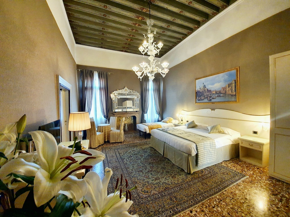 Corte dei Greci — Hotel rooms in Venice, Veneto