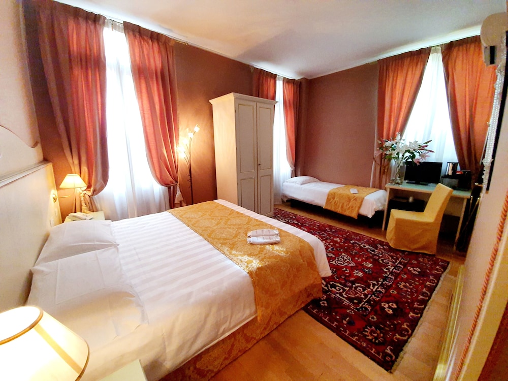 Corte dei Greci — Hotel rooms in Venice, Veneto