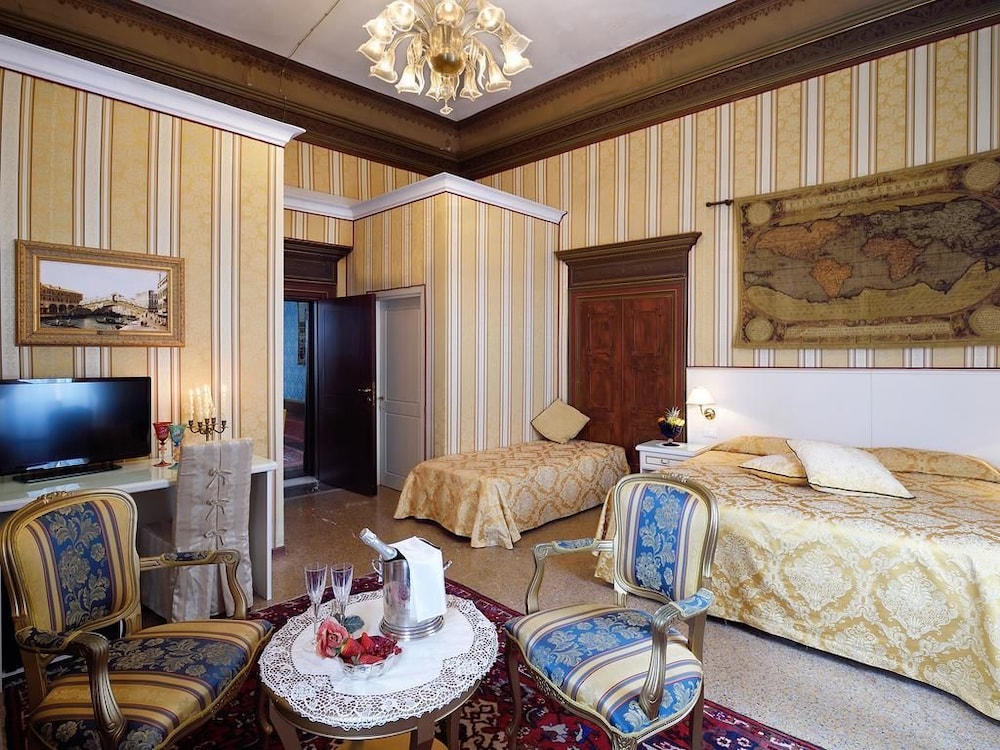 Corte dei Greci — Hotel rooms in Venice, Veneto
