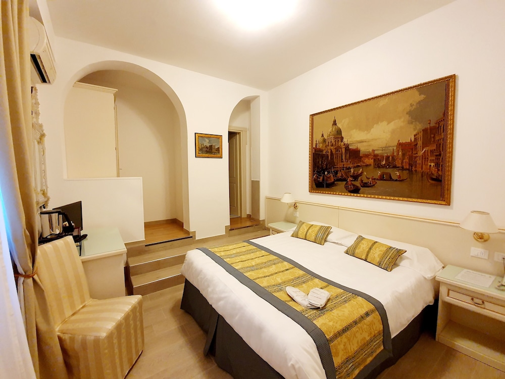 Corte dei Greci — Hotel rooms in Venice, Veneto