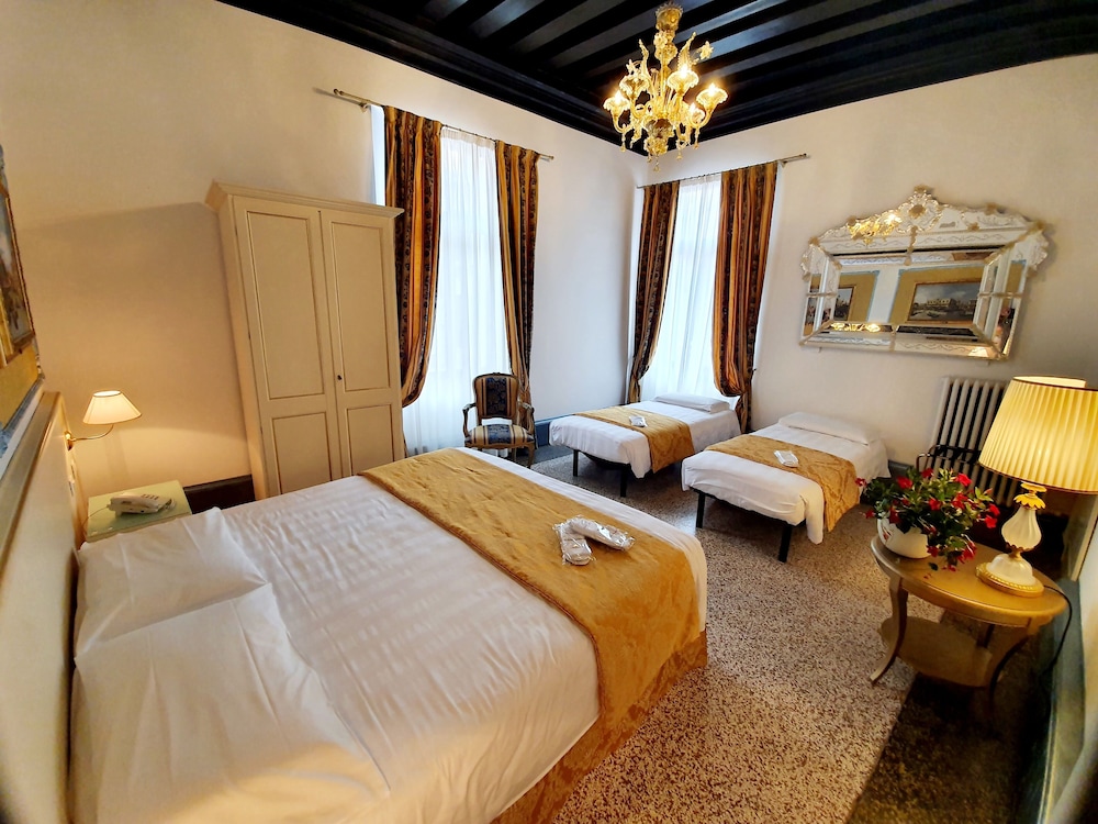 Corte dei Greci — Hotel rooms in Venice, Veneto