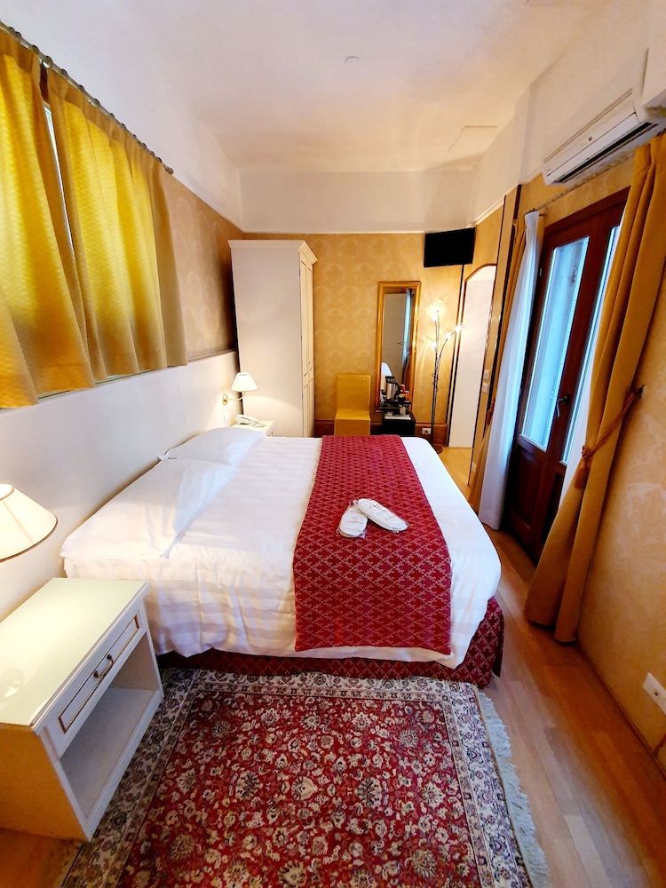 Corte dei Greci — Hotel rooms in Venice, Veneto