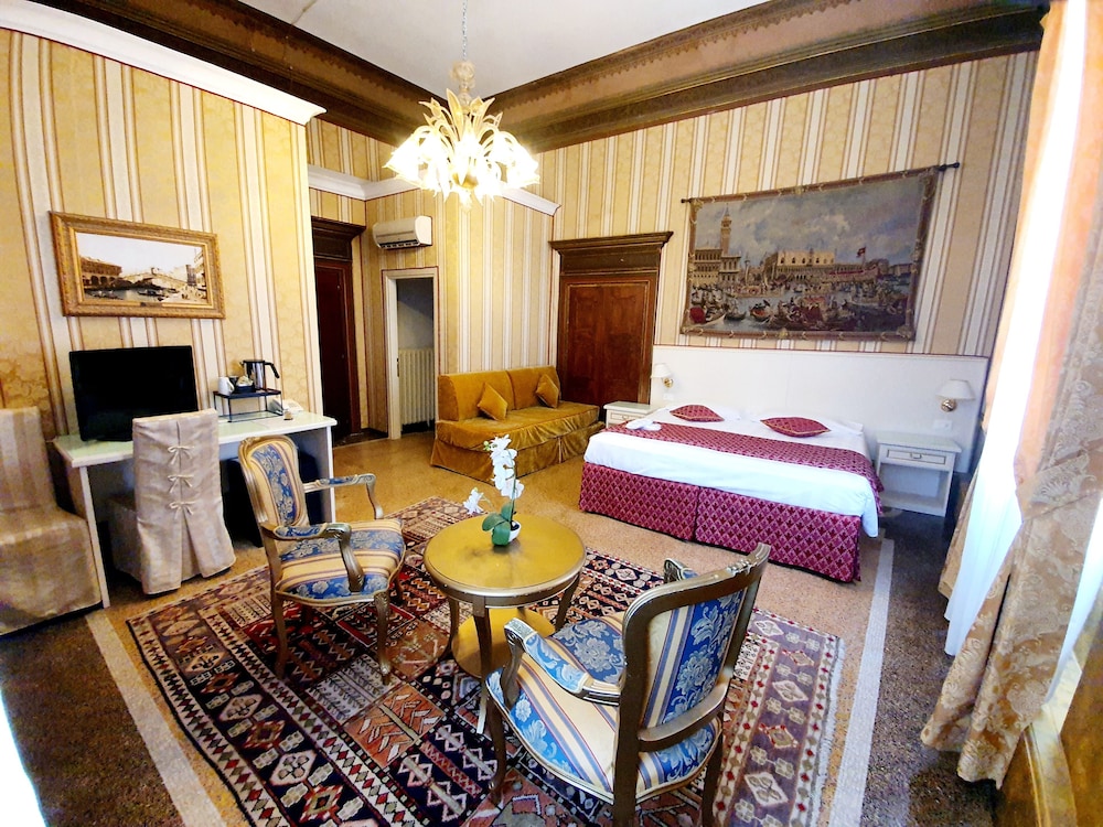 Corte dei Greci — Hotel rooms in Venice, Veneto