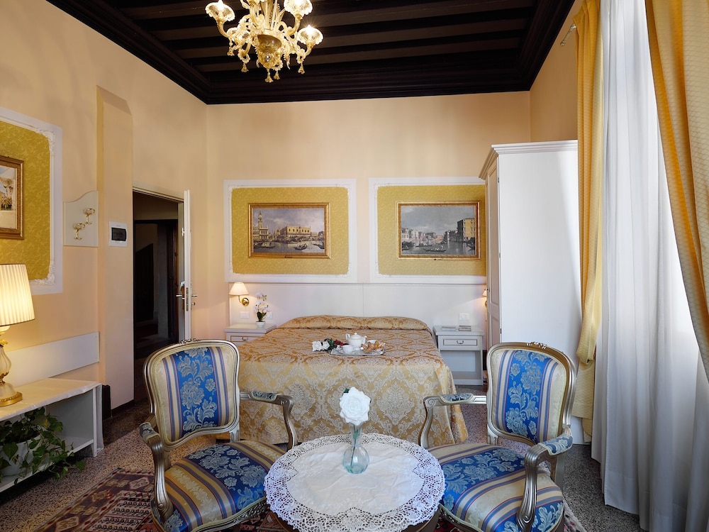 Corte dei Greci — Hotel rooms in Venice, Veneto