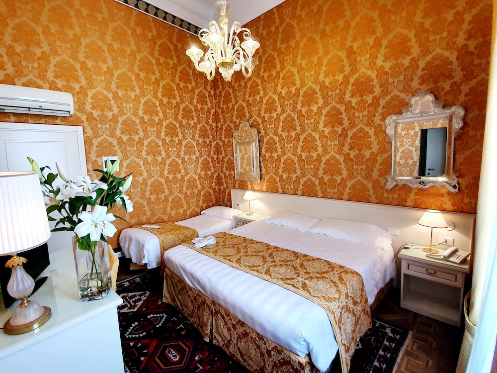 Corte dei Greci — Hotel rooms in Venice, Veneto
