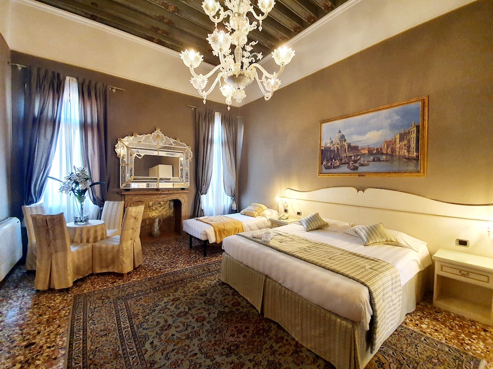 Corte dei Greci — Hotel rooms in Venice, Veneto