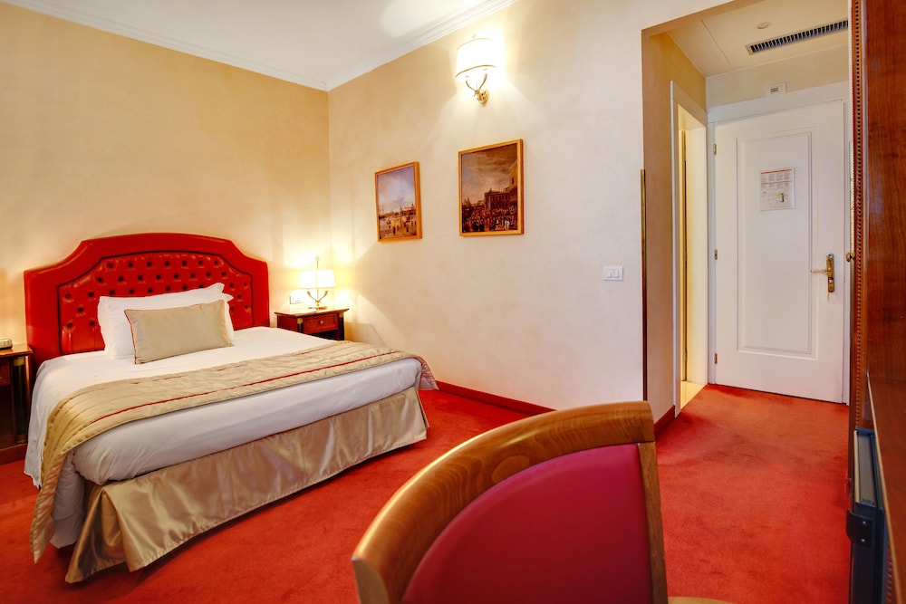 Hotel Dona Palace — Hotel rooms in Venice, Veneto