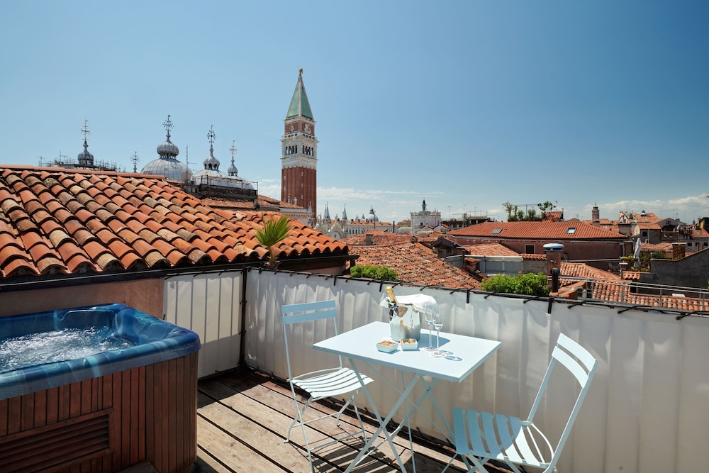 Hotel Dona Palace — Attractions in the area in Venice, Veneto