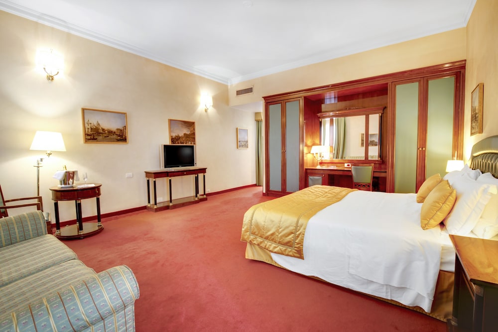 Hotel Dona Palace — Hotel rooms in Venice, Veneto