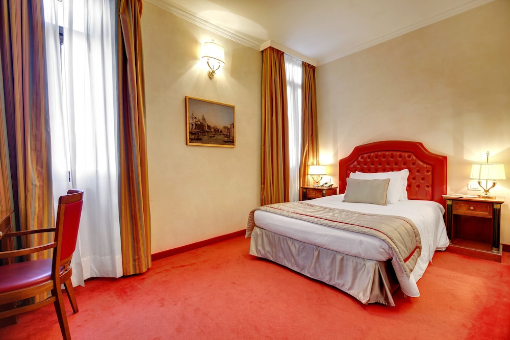 Hotel Dona Palace — Hotel rooms in Venice, Veneto