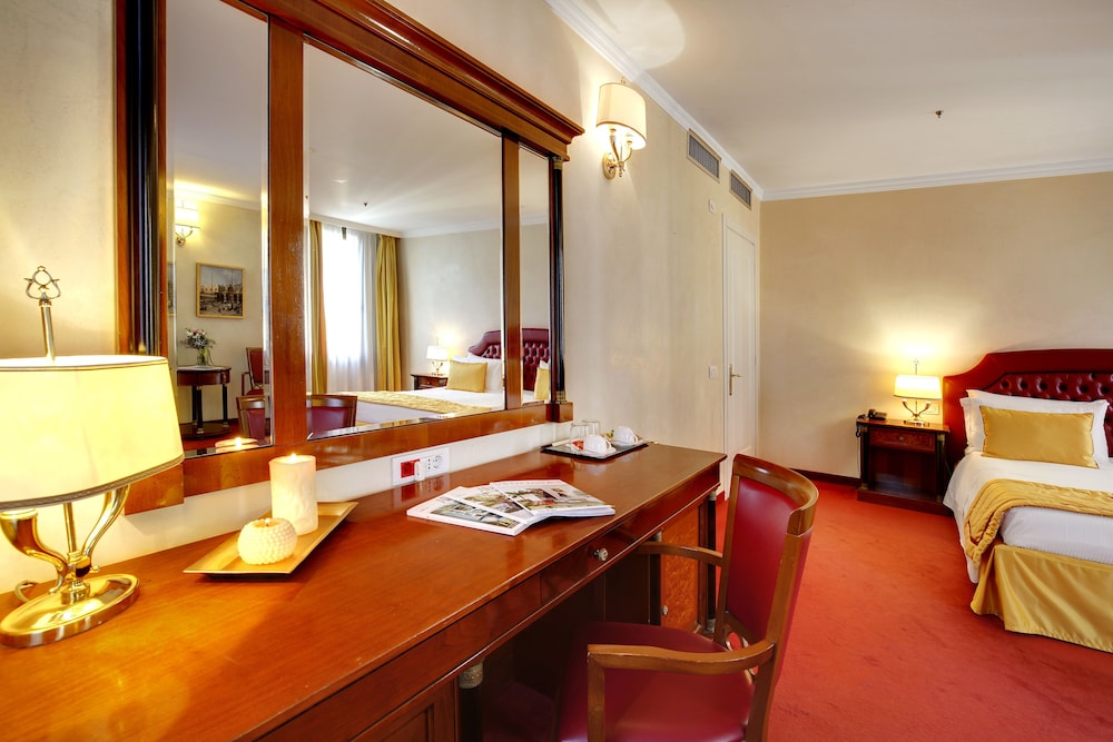 Hotel Dona Palace — Hotel rooms in Venice, Veneto