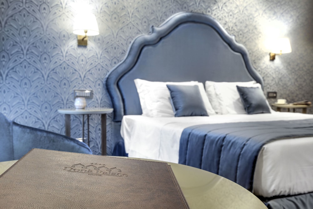 Hotel Dona Palace — Hotel rooms in Venice, Veneto