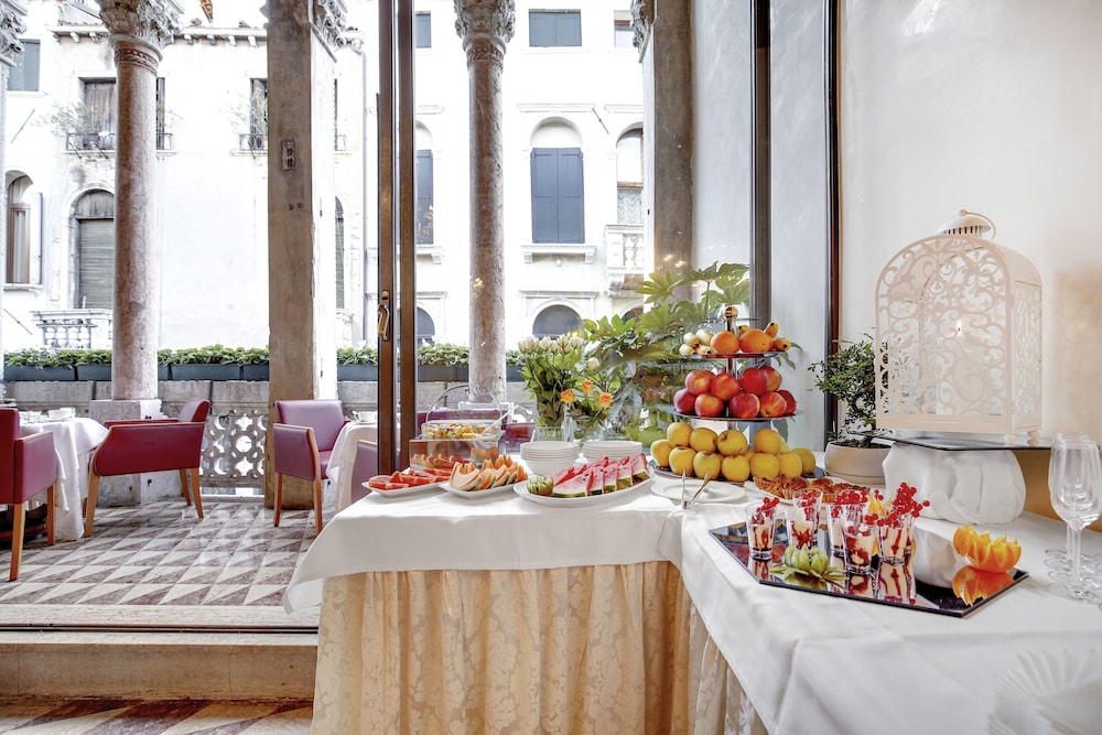 Hotel Dona Palace — Restaurant & bars in Venice, Veneto