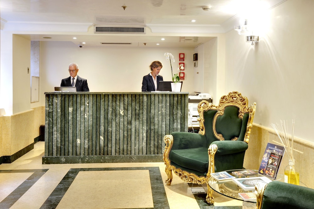 Hotel Dona Palace — Hotel building in Venice, Veneto