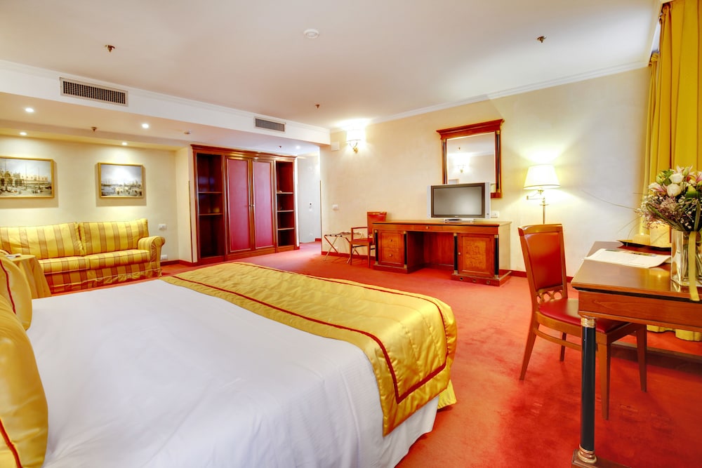 Hotel Dona Palace — Hotel rooms in Venice, Veneto