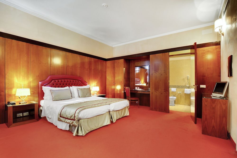 Hotel Dona Palace — Hotel rooms in Venice, Veneto