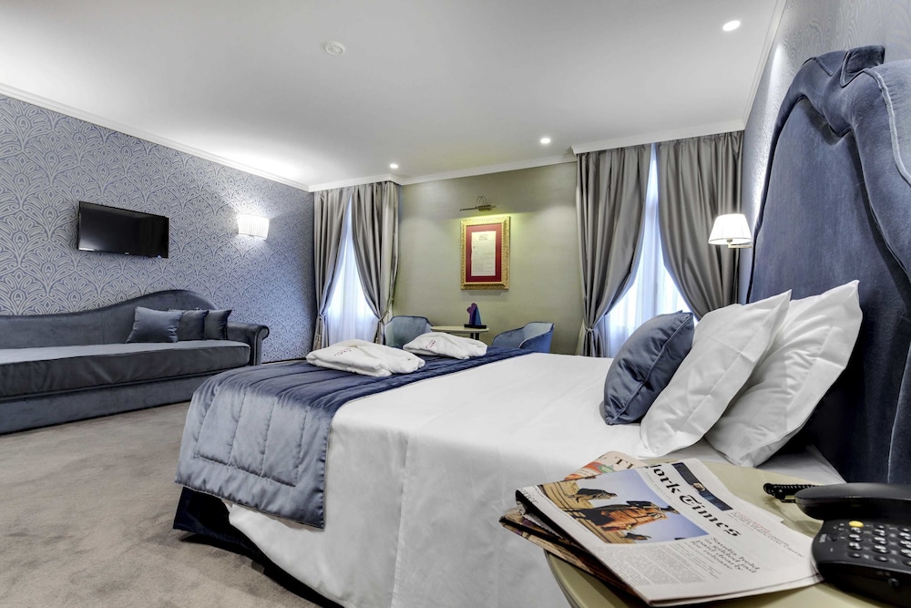 Hotel Dona Palace — Hotel rooms in Venice, Veneto