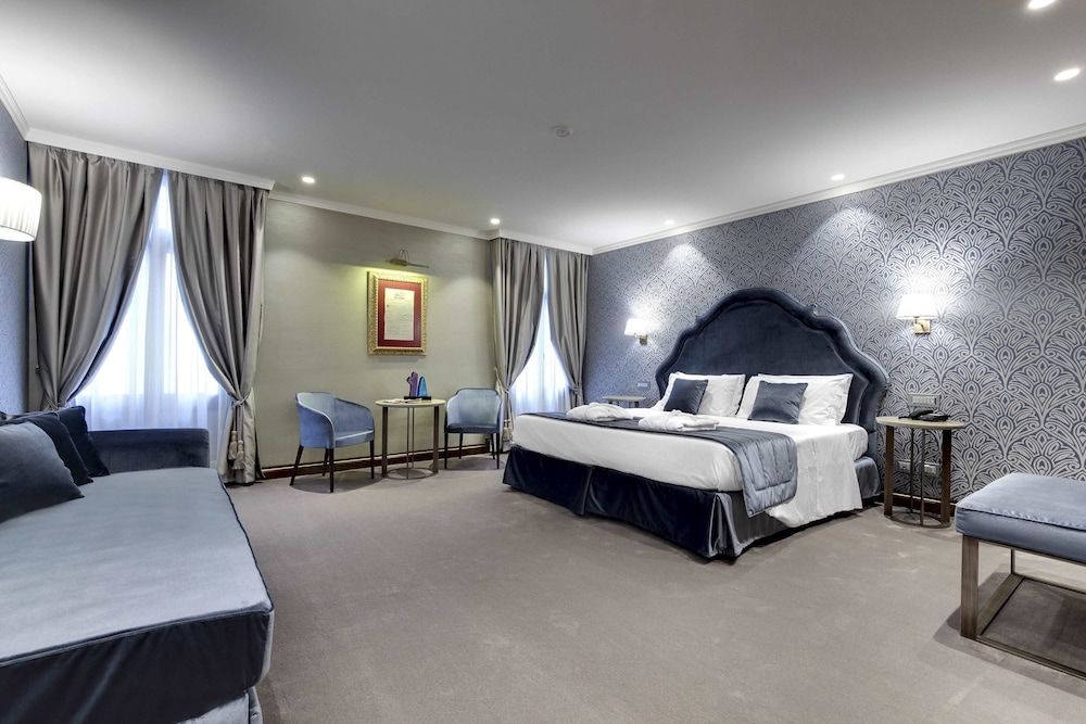 Hotel Dona Palace — Hotel rooms in Venice, Veneto