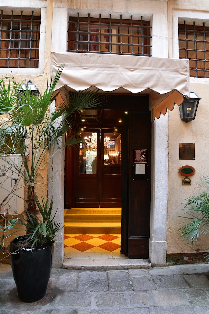 Duodo Palace Hotel — Hotel building in Venice, Veneto