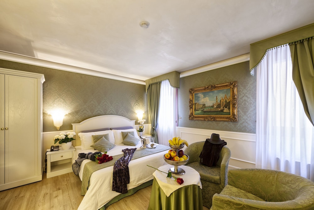 Duodo Palace Hotel — Hotel rooms in Venice, Veneto
