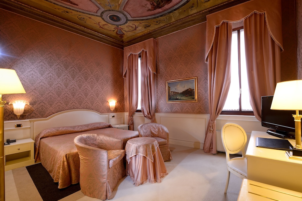 Duodo Palace Hotel — Hotel rooms in Venice, Veneto