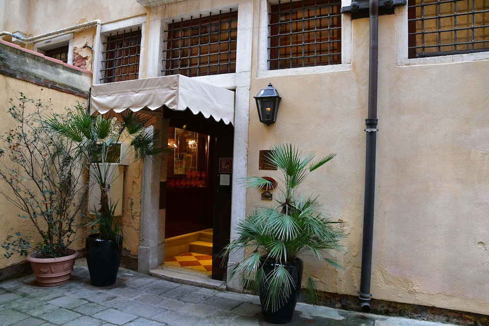 Duodo Palace Hotel — Hotel building in Venice, Veneto