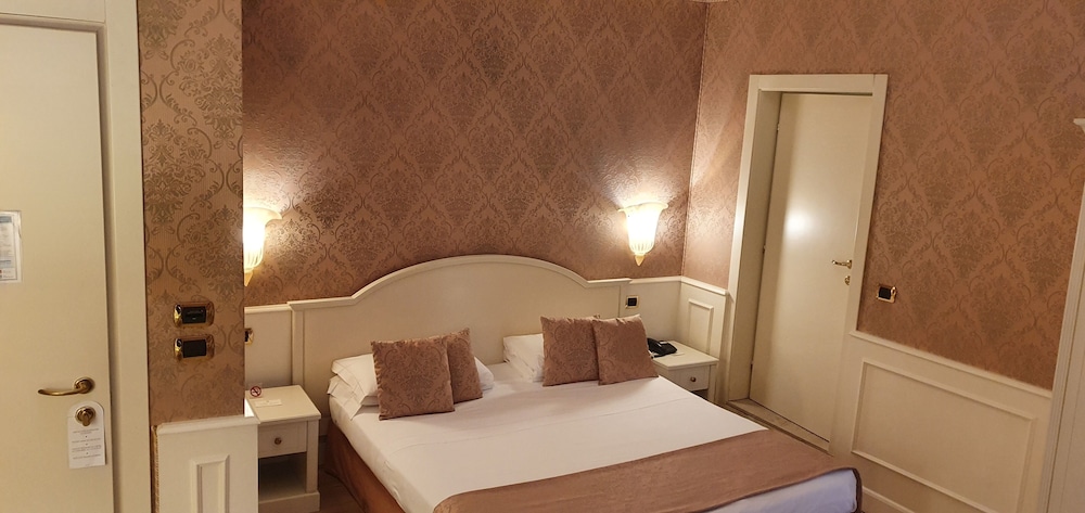Duodo Palace Hotel — Hotel rooms in Venice, Veneto