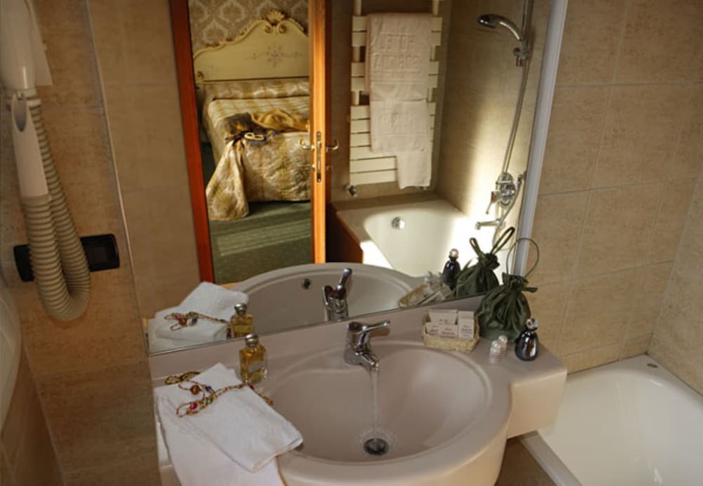 Hotel Gorizia A La Valigia — Hotel rooms in Venice, Veneto