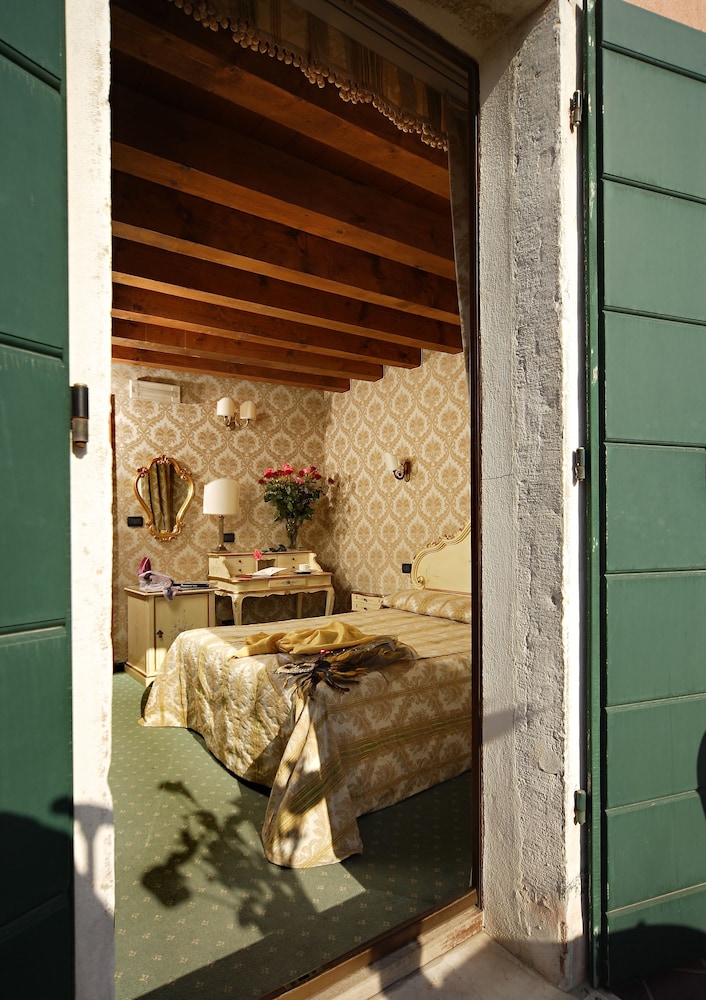 Hotel Gorizia A La Valigia — Hotel rooms in Venice, Veneto