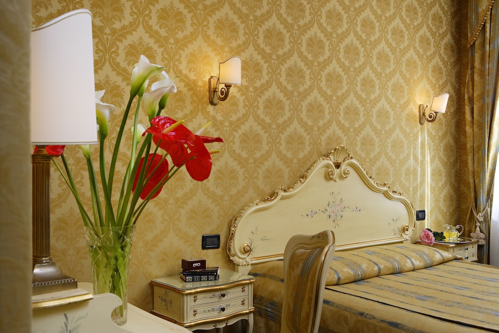 Hotel Gorizia A La Valigia — Hotel rooms in Venice, Veneto