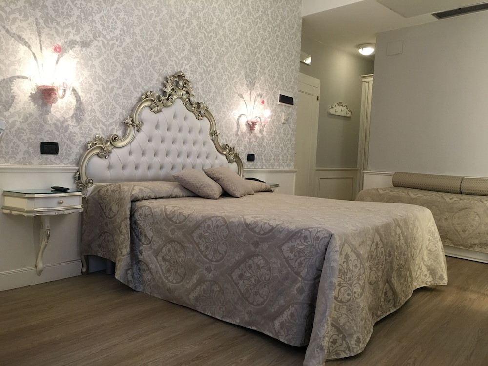 Hotel Gorizia A La Valigia — Hotel rooms in Venice, Veneto