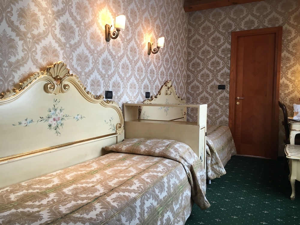 Hotel Gorizia A La Valigia — Hotel rooms in Venice, Veneto