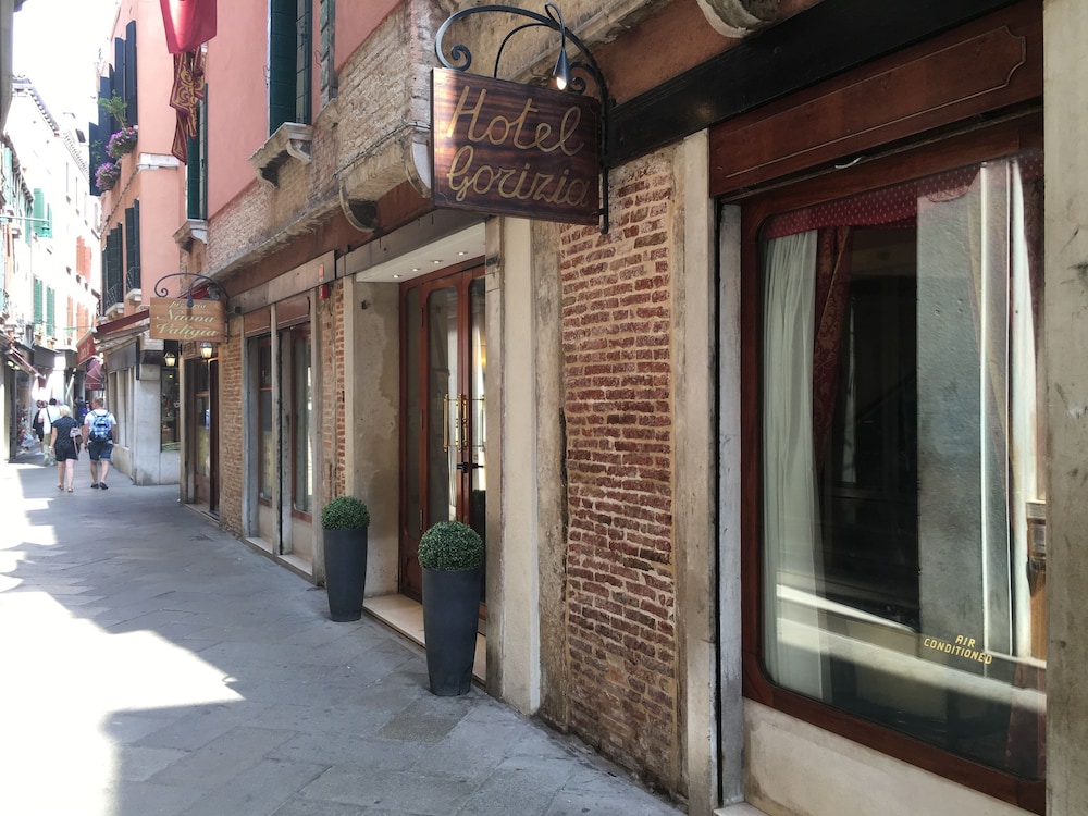 Hotel Gorizia A La Valigia — Hotel building in Venice, Veneto