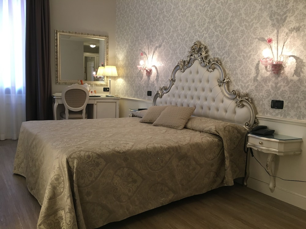 Hotel Gorizia A La Valigia — Hotel rooms in Venice, Veneto