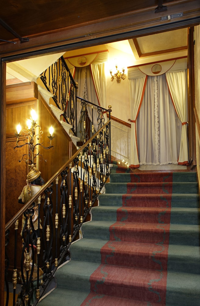 Kette Hotel — Hotel building in Venice, Veneto